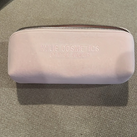 Kylie Cosmetics Lip Gloss - Mary Jo K Red - Picture 6 of 6